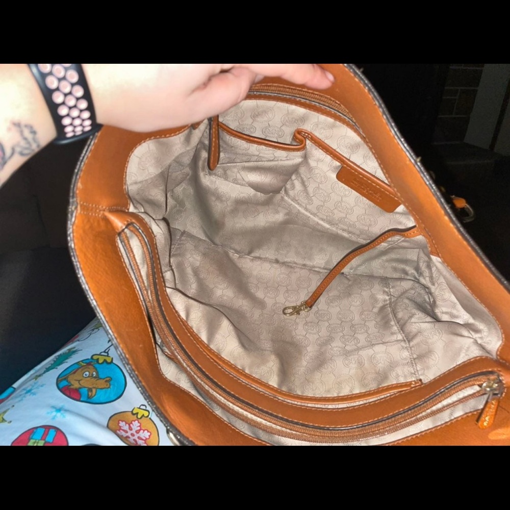 Michael kors purse - Picture 4 of 5